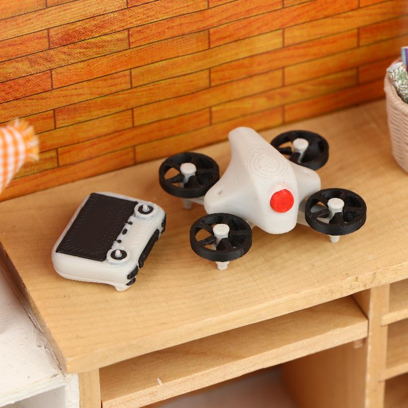 Drones - Model Drone Simulasi Miniatur dengan Pengendali